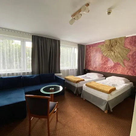 Jantar Hotel *